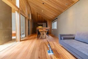 Shiraho Villa Square Court