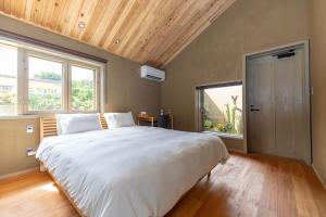 Shiraho Villa Square Court