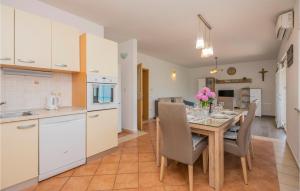 Two-Bedroom Apartment In Zagvozd