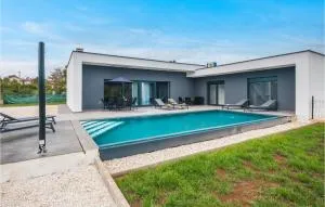 Awesome Home In Zminj With Wifi - Gradišće