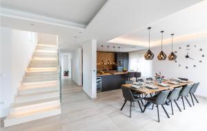 Awesome Home In Marina