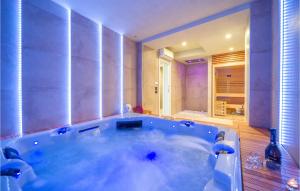 5 Bedroom Nice Home In Trappeto