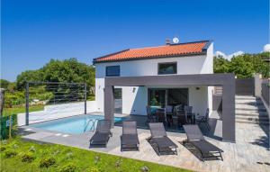 Awesome Home In Medulin 