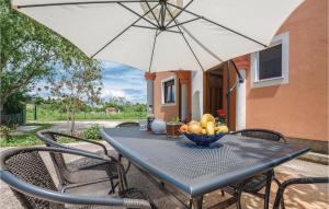 Lovely Home In Pula With Kitchen 