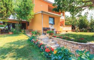 2 Bedroom Stunning Apartment In Fazana 