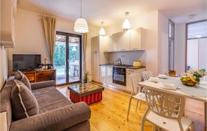2 Bedroom Stunning Apartment In Fazana 