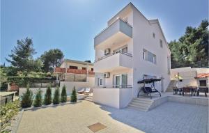 Amazing Home In Zedno With Outdoor Swimming Pool 