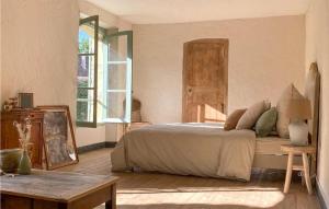 Maisons de vacances Lovely Home In Villeneuve-Sur-Yonne : photos des chambres