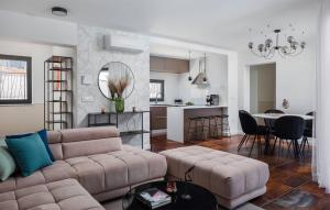 Beautiful Apartment In Zidarici 