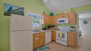 The Mellow Macaw by Last Key Realty