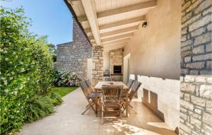 Beautiful Home In Fazana With Wifi 