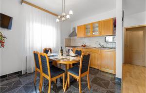 Gorgeous Apartment In Vodice With Kitchen 