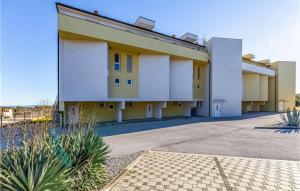 Stunning Apartment In Liznjan With Wifi