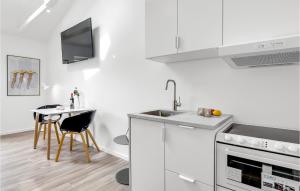 1 Bedroom Nice Apartment In Svaneke