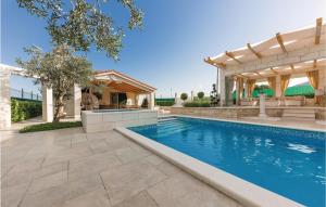 Cozy Home In Seget Donji With Jacuzzi