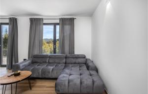 2 Bedroom Lovely Home In Stari Laz