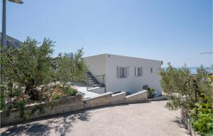 Three-Bedroom Apartment In Makarska