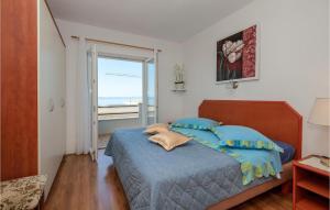 Three-Bedroom Apartment In Makarska