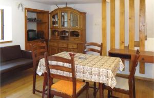 2 Bedroom Beautiful Home In Novi Vinodolski 