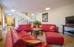 Cozy Home In Tinjan With Wifi 