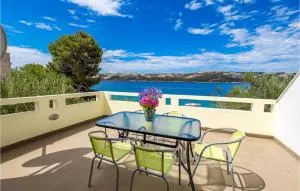 Beautiful Apartment In Stara Novalja - Kaštel