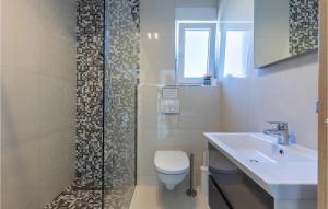 2 Bedroom Beautiful Apartment In Povile