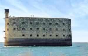 Maisons de vacances 2 Bedroom Amazing Home In Ars-En-Re : photos des chambres