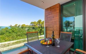 2 Bedroom Stunning Apartment In Malinska 