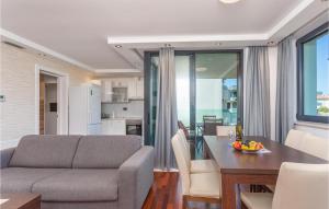 2 Bedroom Stunning Apartment In Malinska 