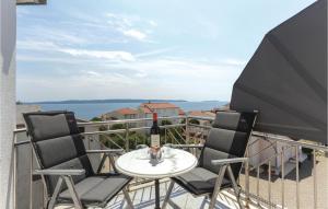 2 Bedroom Beautiful Apartment In Okrug Gornji 