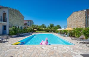 Awesome Home In Baredine With Wifi 