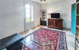 Maisons de vacances Nice Home In Gabian With Wifi : photos des chambres