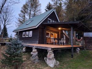 Domek Adam z widokiem na góry Lasówka