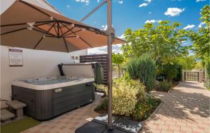 4 Bedroom Amazing Home In Vinjani Donji