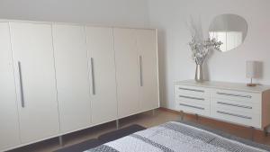 ᑢᗩSᗩ ᘻᗩᖴᗩᒪᗪᗩ zona stazione - teatro - centro con parcheggio interno