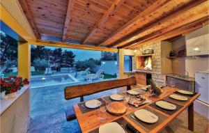 4 Bedroom Beautiful Home In Kastel Kambelovac 