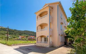 2 Bedroom Nice Apartment In Rab