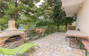 Lovely Apartment In Donji Karin With Wifi 