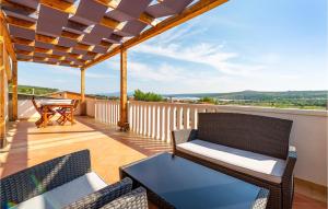 Beautiful Home In Posedarje With Wifi 