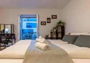 Jasminkas Host 2, Ruhig, City und Naturnah, Gratis Parkplatz und Balkon - Abtwil