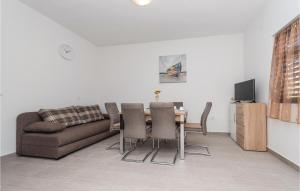 4 Bedroom Pet Friendly Home In Privlaka 