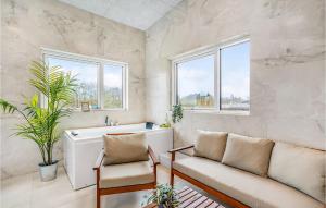 Lovely Home In Løgstrup With Wifi