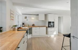 4 Bedroom Stunning Home In Samsø