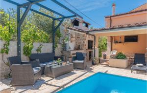 1 Bedroom Lovely Apartment In Brodarica