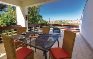 Lovely Apartment In Banjol With Wifi