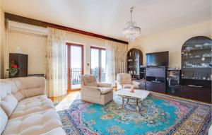 2 Bedroom Lovely Apartment In Lovran 