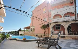 Eight-Bedroom Holiday Home Okrug Gornji With Sea View 05