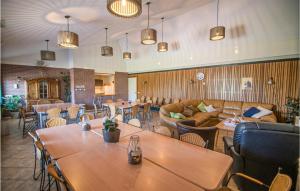 Beautiful Home In Den Ham With Kitchen