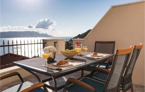 1 Bedroom Amazing Apartment In Komarna 