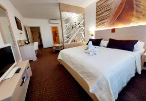 Deluxe Double Room with Bath room in Hotel Slamený dom